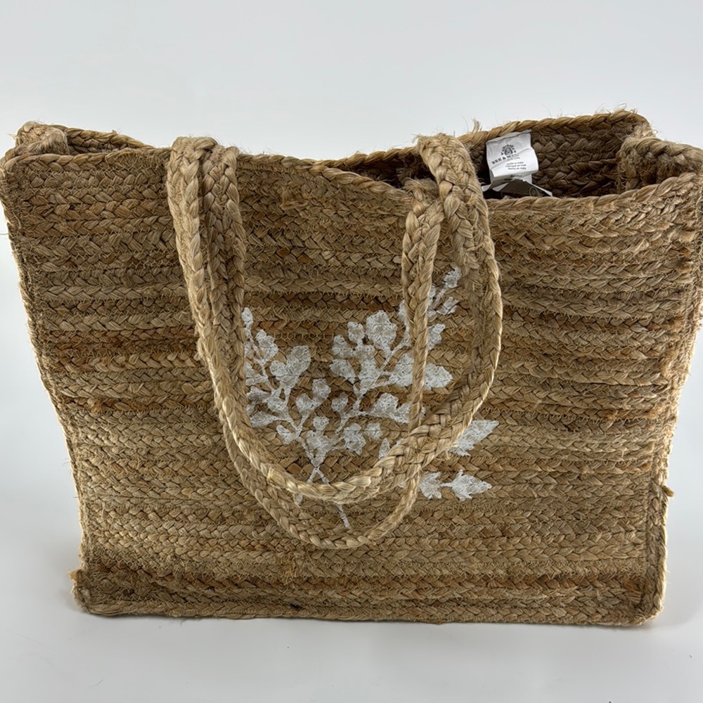 BEE & WILLOW Women’s 100% Jute Woven Beach Bag with White Floral Design NWOT